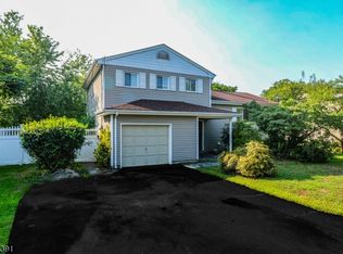 22 Hunt Rd, Somerset, NJ 08873