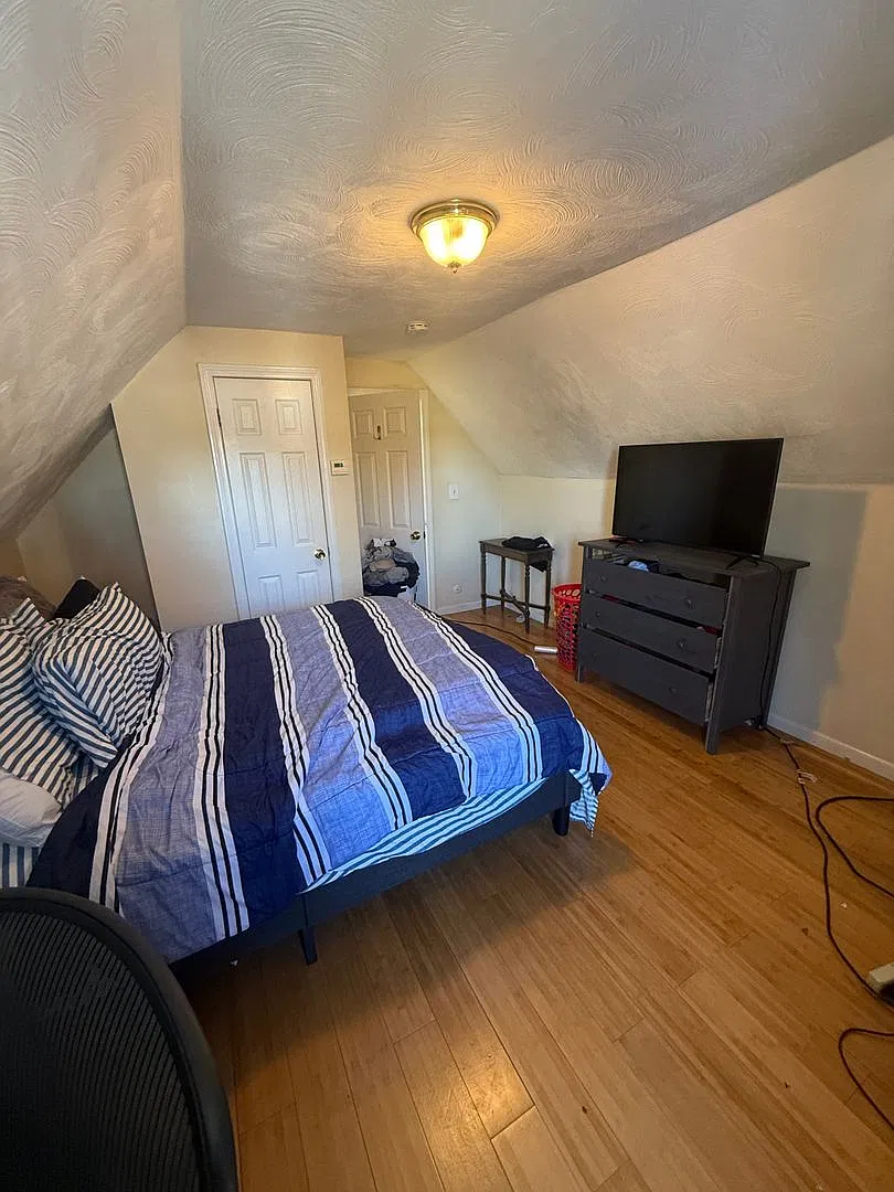 9/1/27 No Fee! Spacious 2-level 4BR/2BA on Pratt St near BU! — Photo 3
