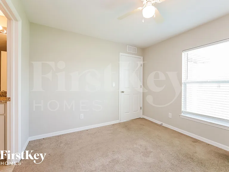 2212 NW 9th St — Photo 12