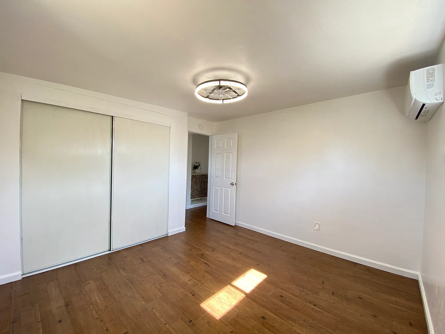 2 bed, 816 sqft, $1,900 — Photo 2