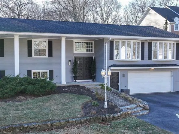 27 Rise N Sun Dr, Scituate, RI 02831