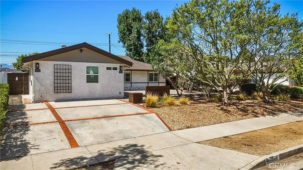 3 bed, 1470 sqft, $4,295 — Photo 1