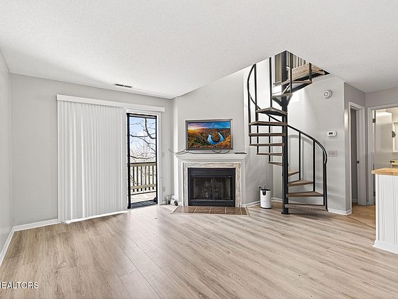 3rd image of 291 Moytoy Rd #U206