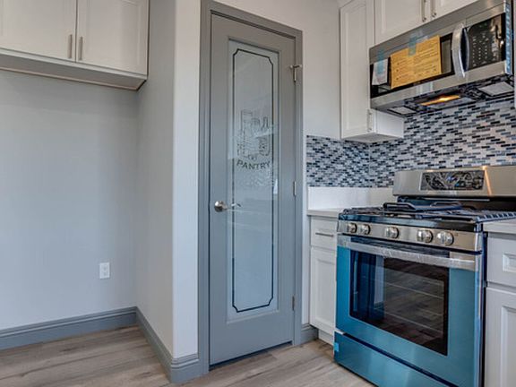 4th image of 413 N Harvard Blvd #415-1/2