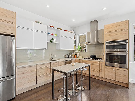3rd image of 177 New York Ave #2