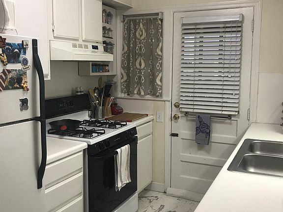Kitchen with DW