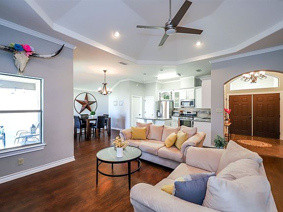 4th image of 209 Majestic Palm Dr