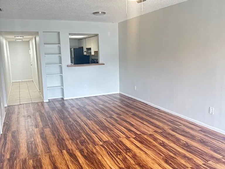 Whitfield Village Apartments — Photo 30