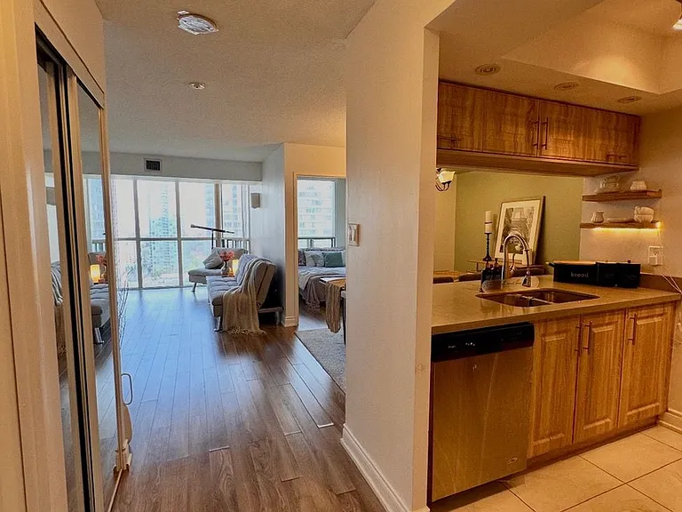 265 Enfield Pl #1801 — Photo 2