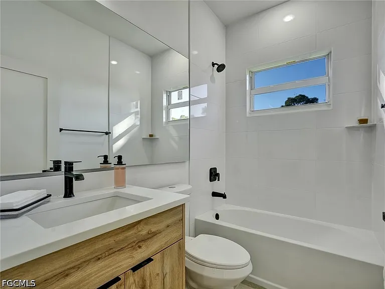 918 Eisenhower Blvd — Photo 8