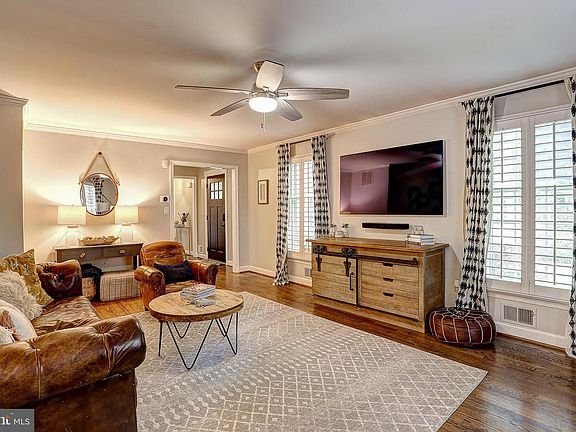4th image of 494 Old Orchard Cir