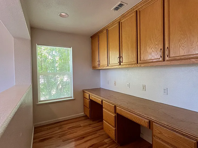4550 Parkvale Ct — Photo 28