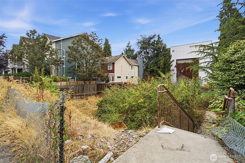4th image of 9309 Aurora Avenue N