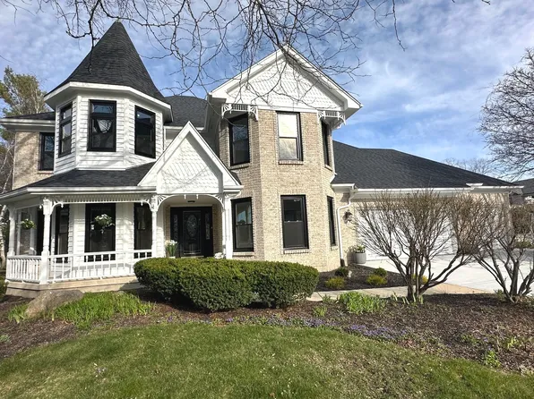 1596 Pine Lake Dr, Naperville, IL 60564