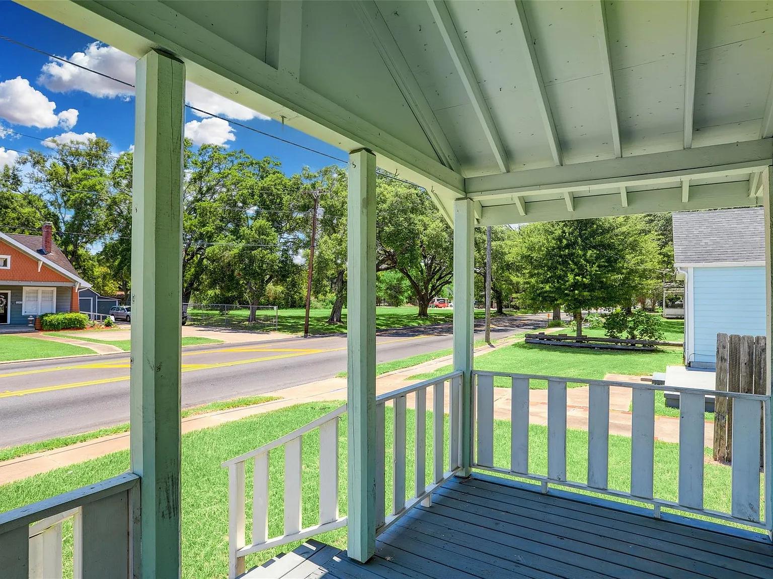 2 bed, 1.5 bath, 1162 sqft, $1,300 — Photo 3