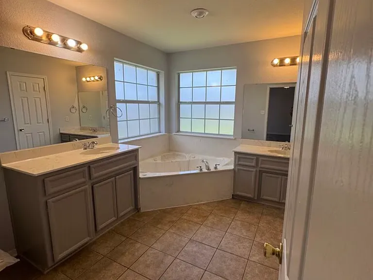 4301 Capri Dr — Photo 24