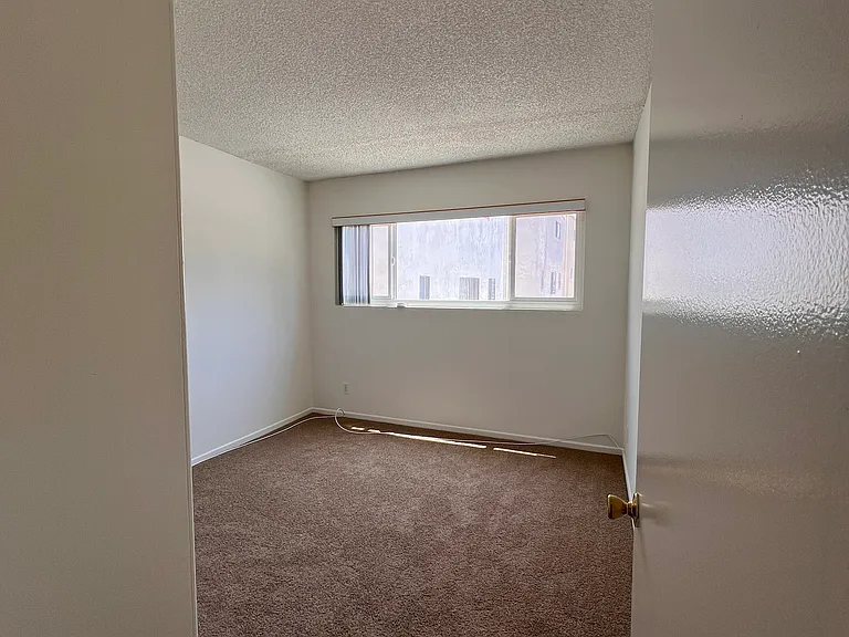 525 N Francisca Ave #11 — Photo 9