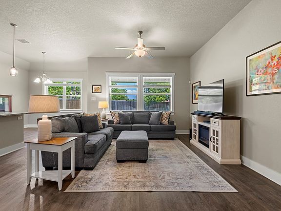 3rd image of 208 Winston Dr
