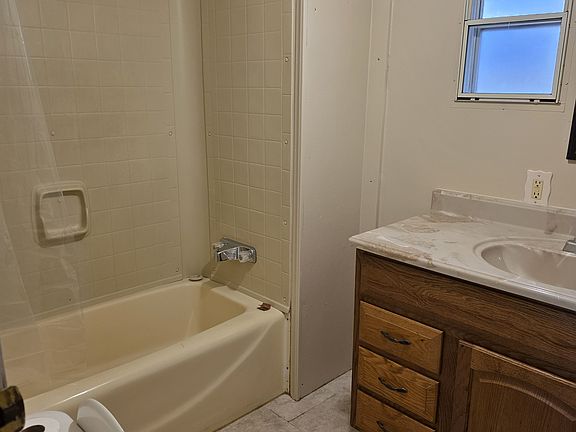 4th image of 21 Westview Dr