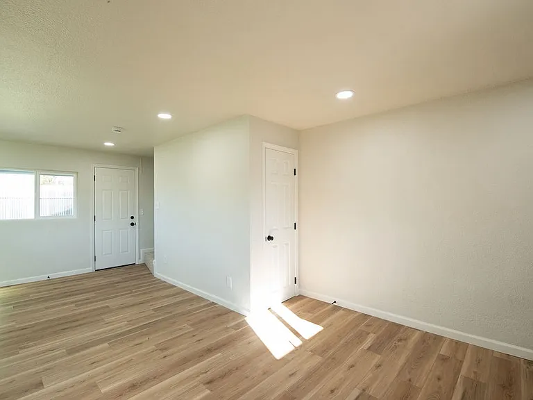 521 Imperial Ave #B — Photo 7