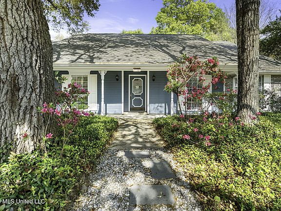 2nd image of 89338 Diamondhead Dr E