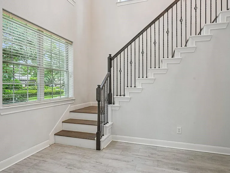 90 Panterra Way — Photo 17