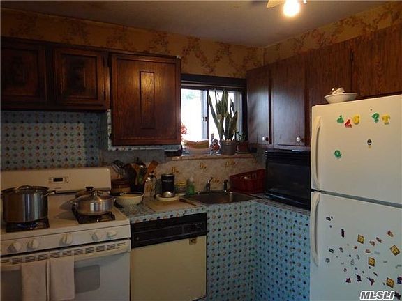 4th image of 176 Jefferson Ave