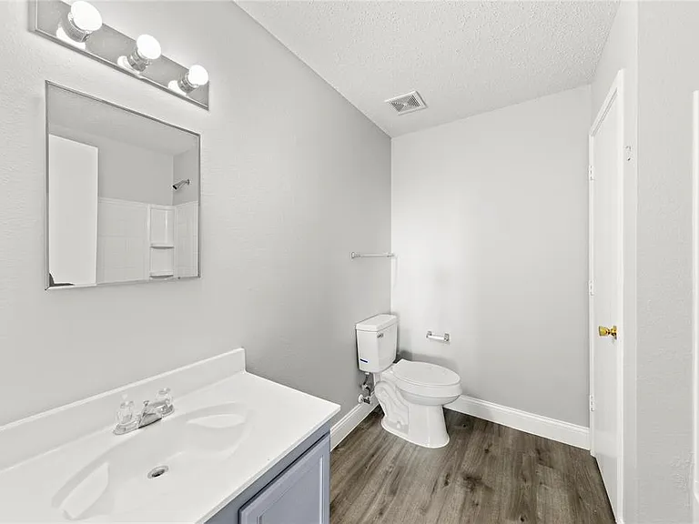 1701 Silverwood Ln — Photo 25