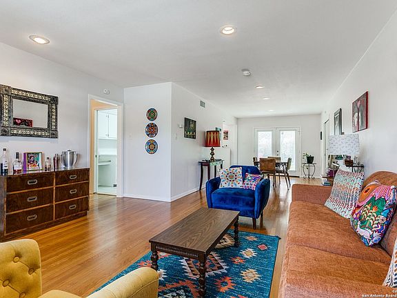 3rd image of 410 NORTHRIDGE DR