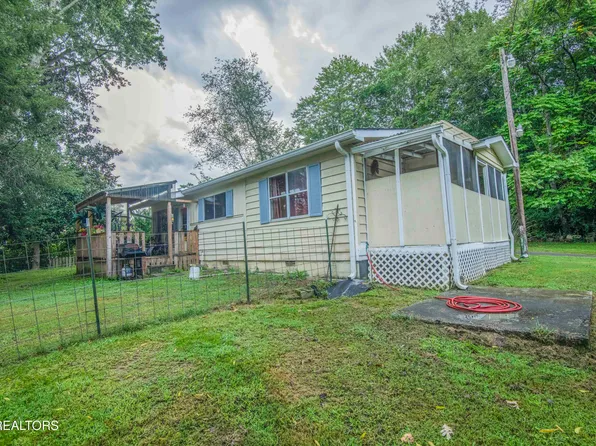 685 Foster Rd, Lenoir City, TN 37771