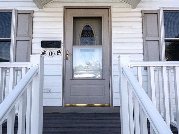 5th image of 208 Montgomery Ave
