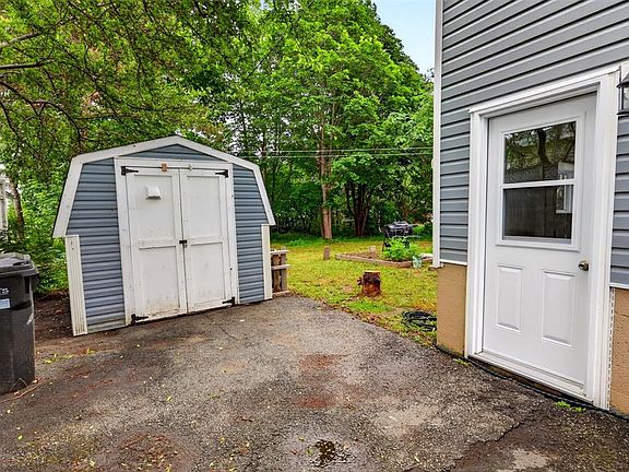 4th image of 290 Anspach Street