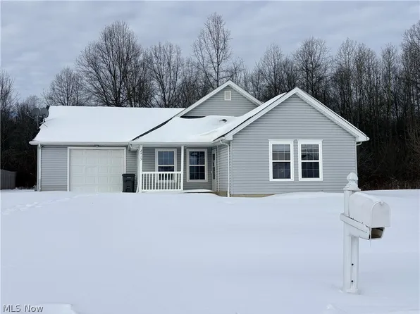 2915 Megan Cir, Youngstown, OH 44505