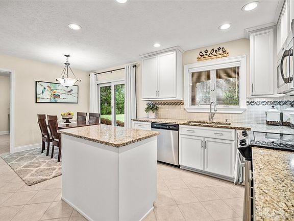 4th image of 2833 Emerald Way