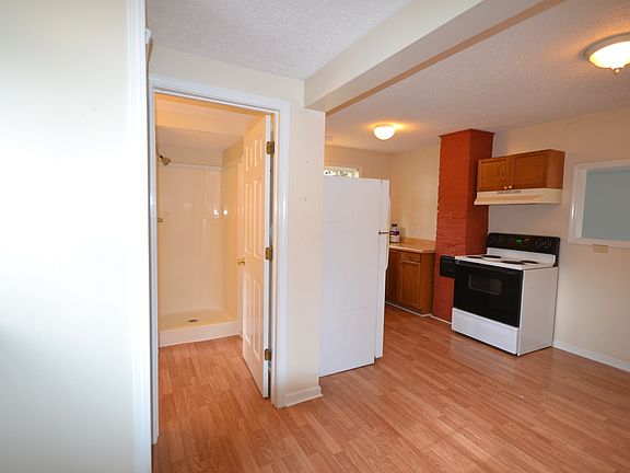 3rd image of 401 Lakeside Dr #B