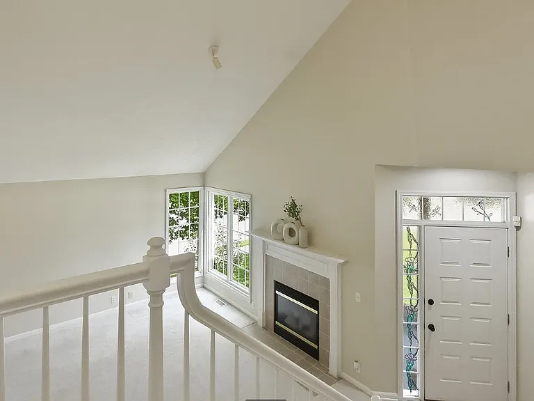 18602 Leavenworth St — Photo 12