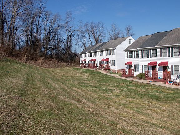 3rd image of 659 Beaverview Dr