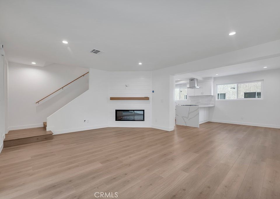 1st image of 18550 Hatteras St Unit 94