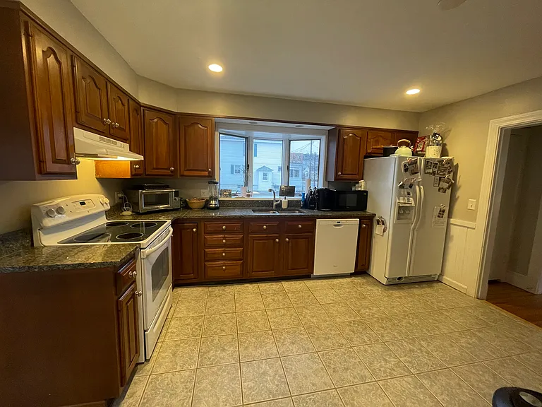 21 McLean St — Photo 4