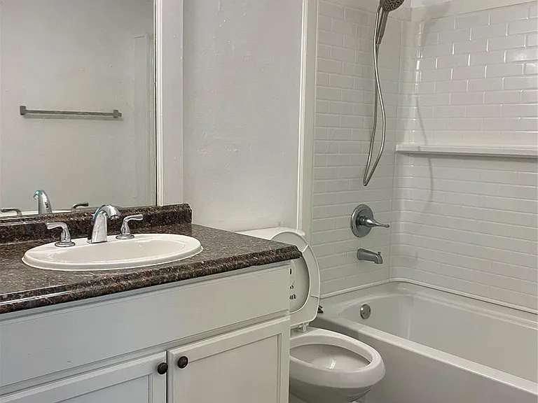 5002 Blue Spruce Cir #A — Photo 19