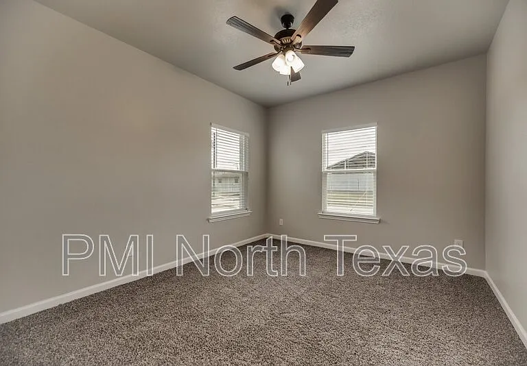 1518 Walworth St — Photo 9