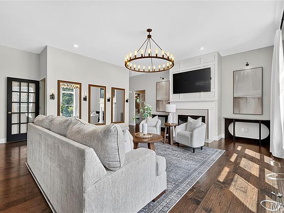 5th image of 808 Autumn Rise Ln