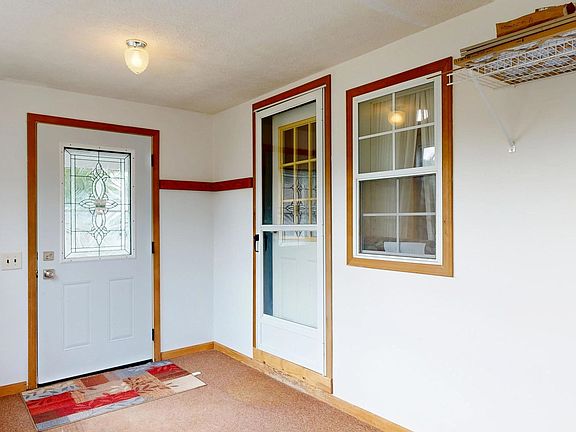 3rd image of 10687 Dwight St