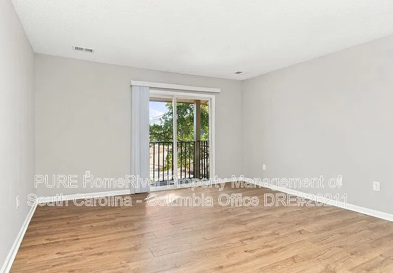 1 bed, 1.0 bath, 972 sqft, $1,075 — Photo 2