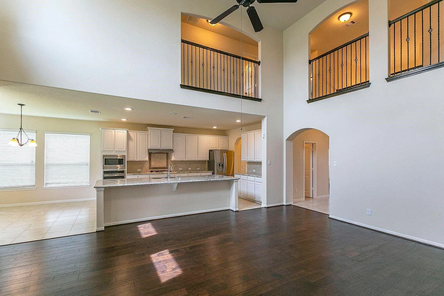4 bed, 3.5 bath, 3934 sqft, $3,390 — Photo 4
