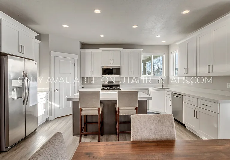 693 Spruce Way — Photo 10