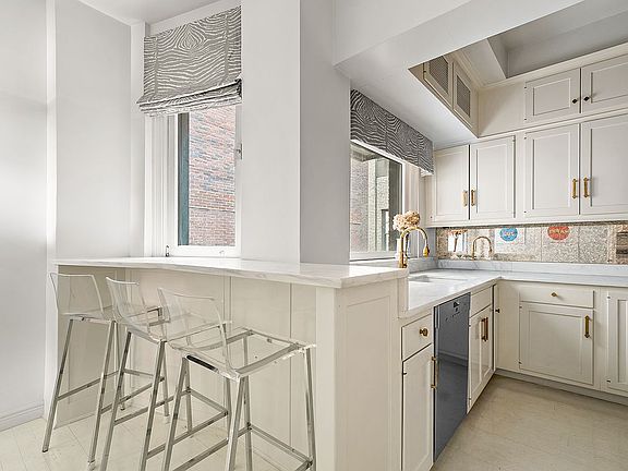 3rd image of 136 E 79th St #8B