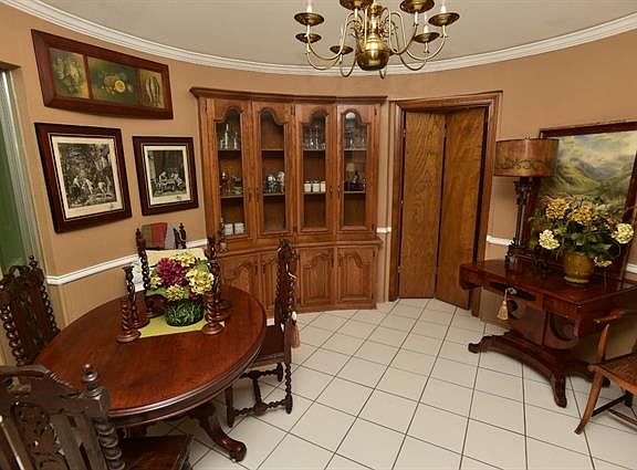 3rd image of 916 Chasewood Ln