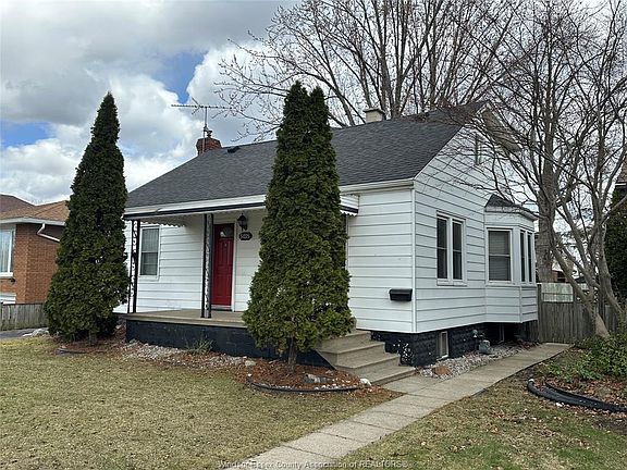 3rd image of 1418 Pillette Rd