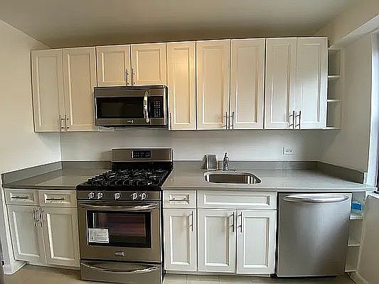 3rd image of 305 E 86th St APT 8JW
